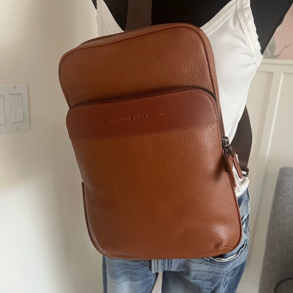Cole Haan Men’s Triboro Sling Bag New With Tags New British Tan Messenger Bag - Picture 1 of 16